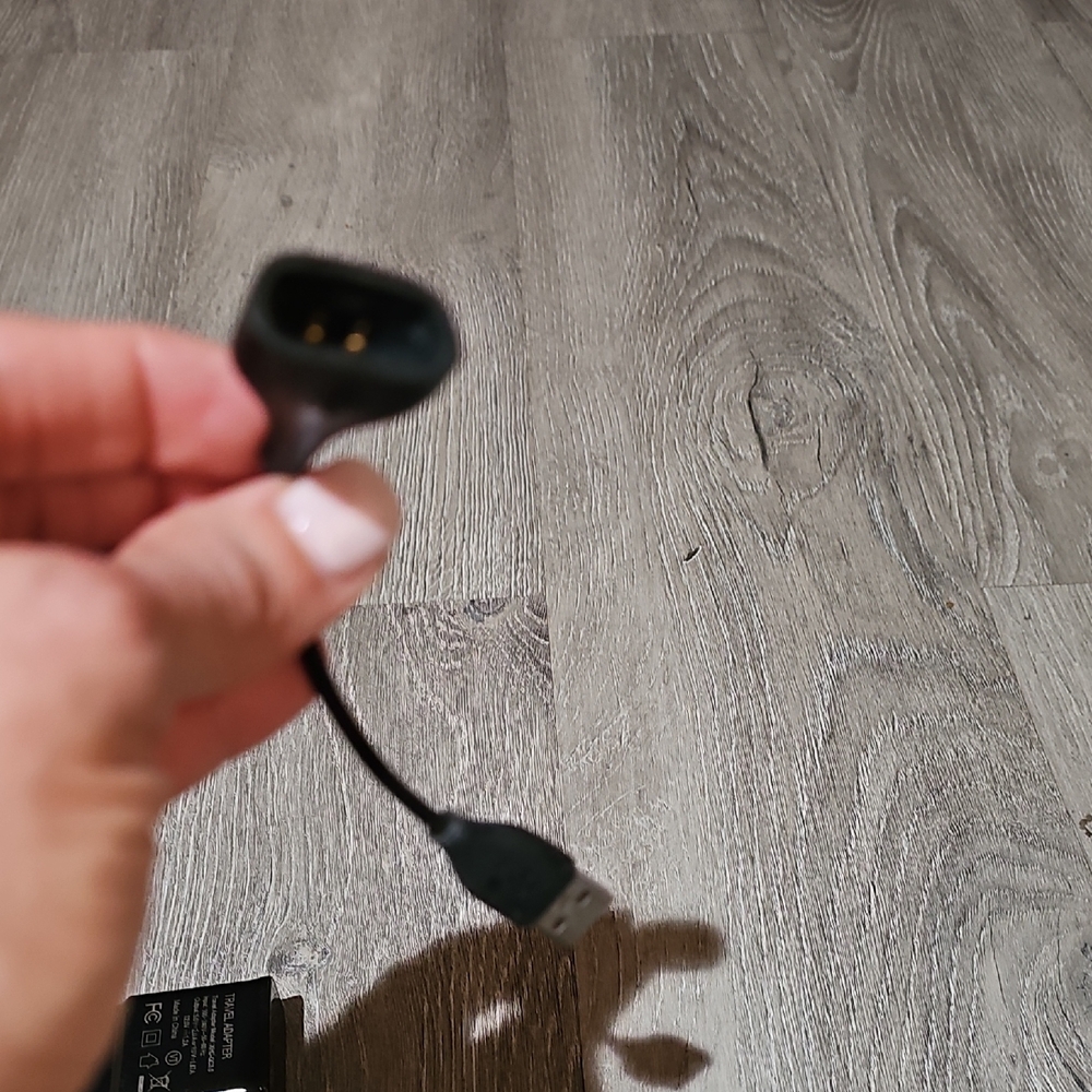 Fitbit Black USB Charger Set - Picture 3 of 10